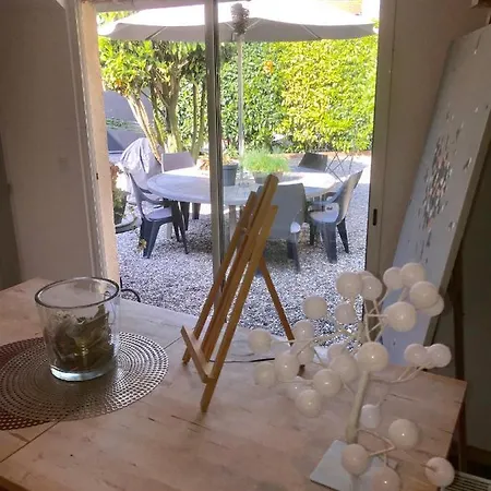 Votre Cocon Colore En Formule Logis Ou Creative Pour 1 A 4 Voyageurs Bed & Breakfast *